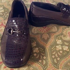 Aetrex Brand high end comfort loafers- like new